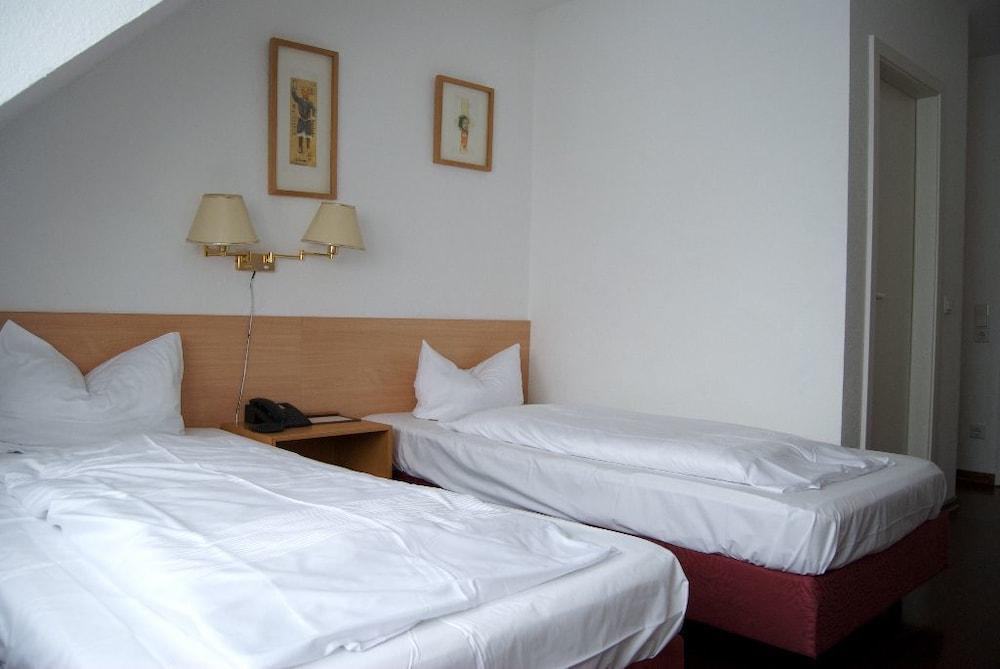 Batavia Hotel 3*
